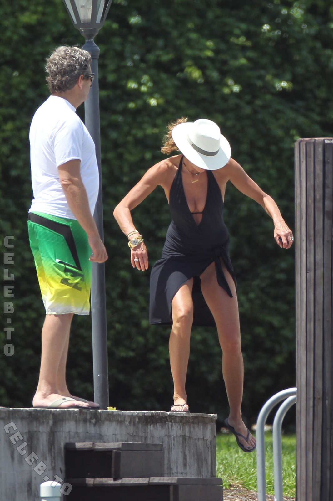Elle Macpherson hands