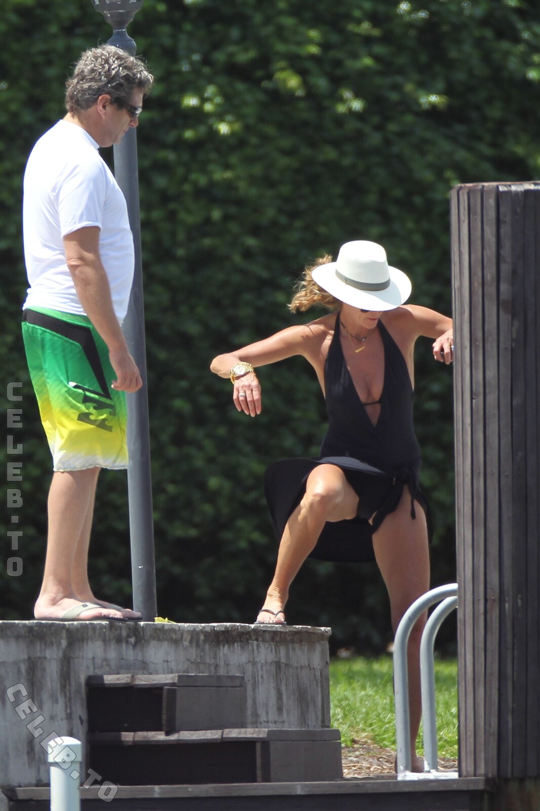 Elle Macpherson hands