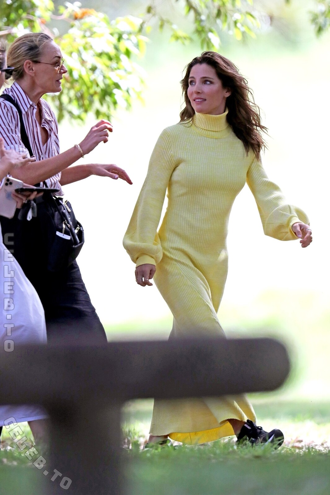 Elsa Pataky hands