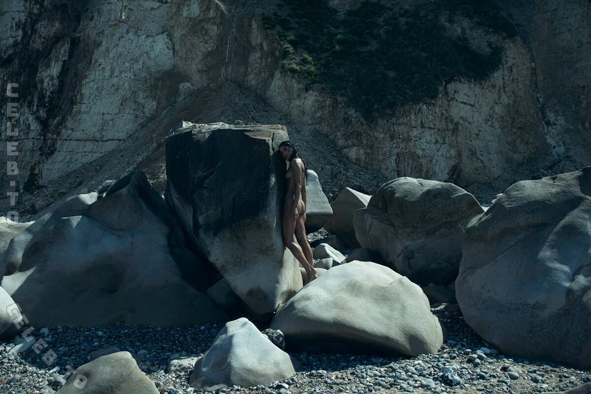 Emilie Payet butts