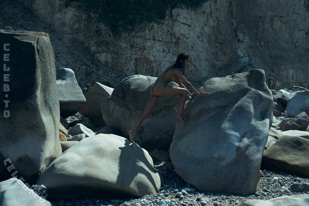 Emilie Payet butts