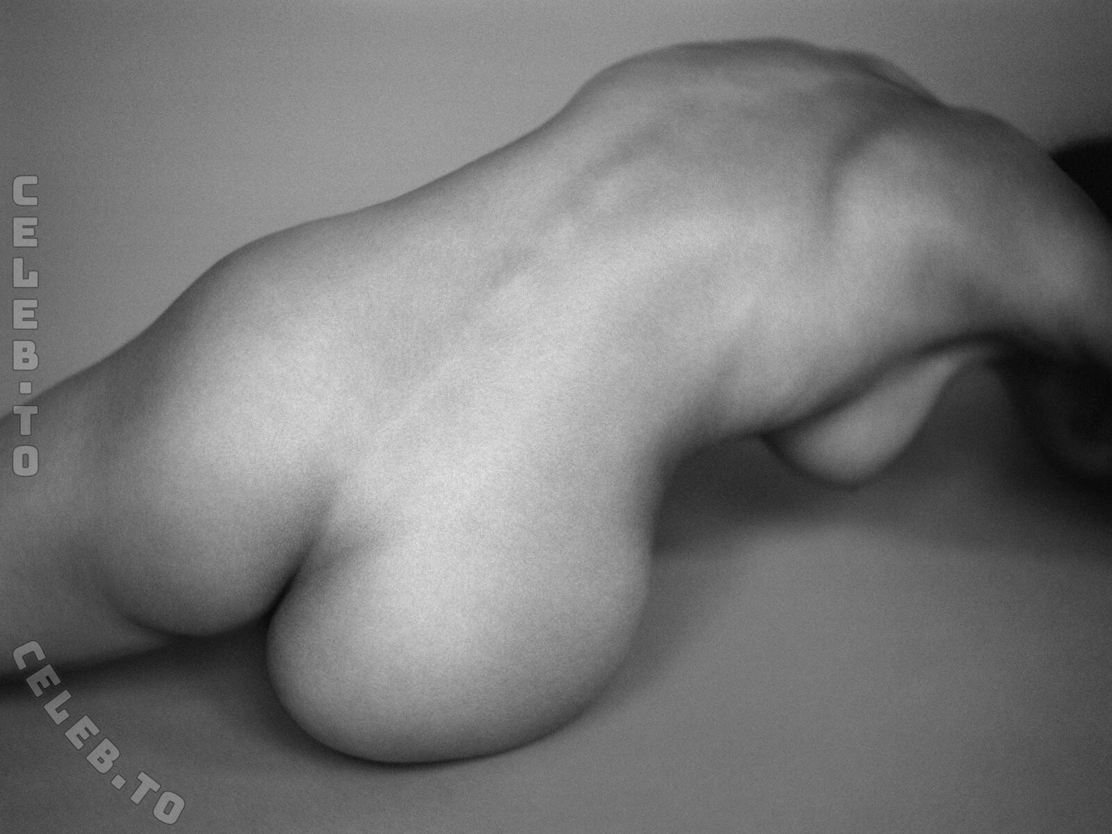 Emilie Payet hands