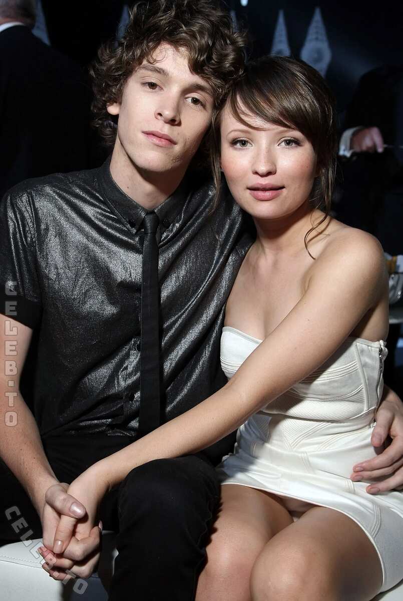 Emily Browning legs