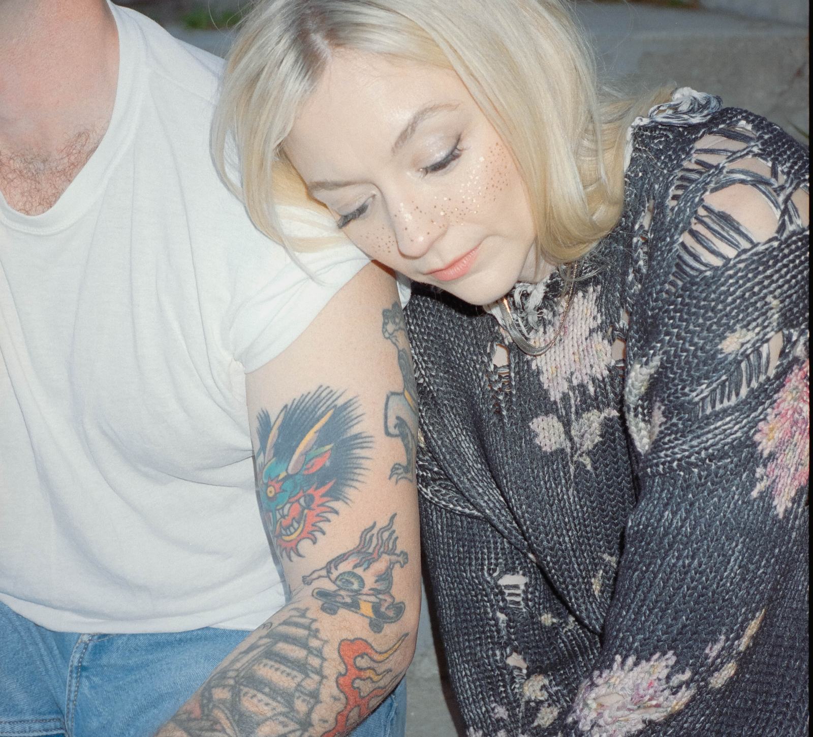 Emily Kinney hands