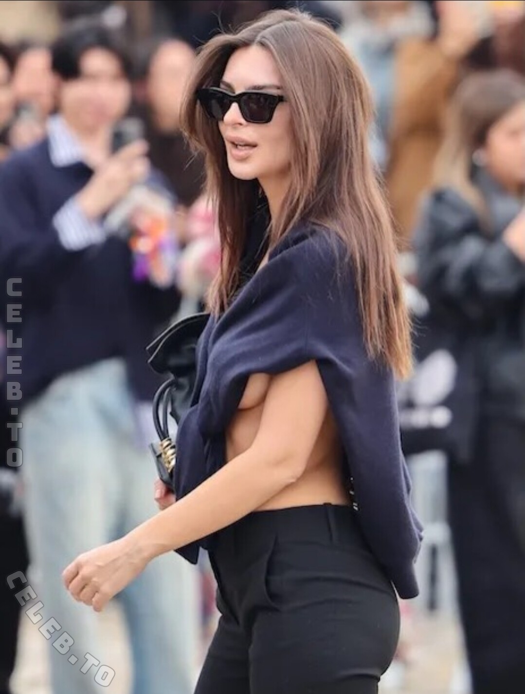 Emily O’Hara Ratajkowski hands