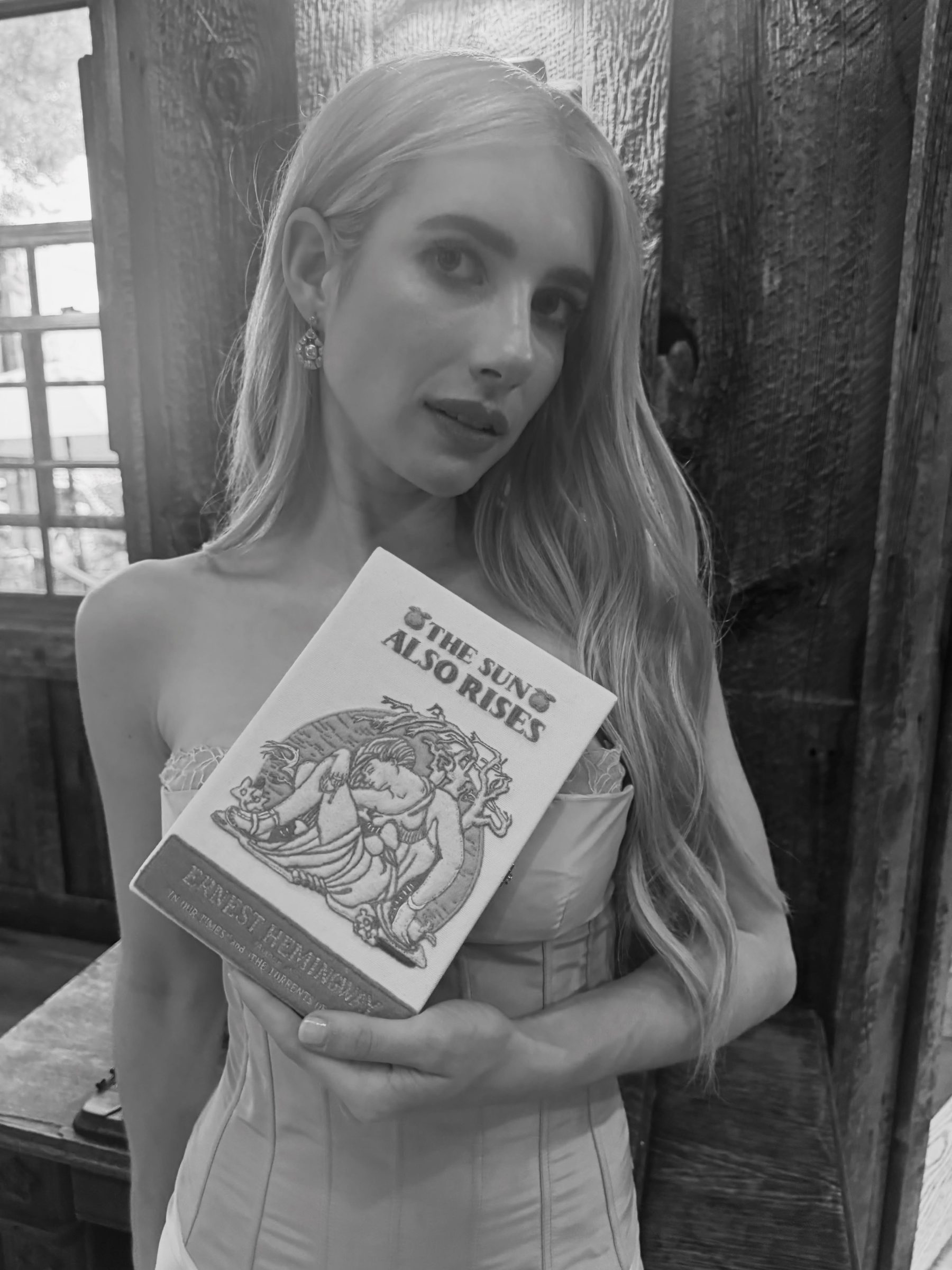 Emma Roberts hands