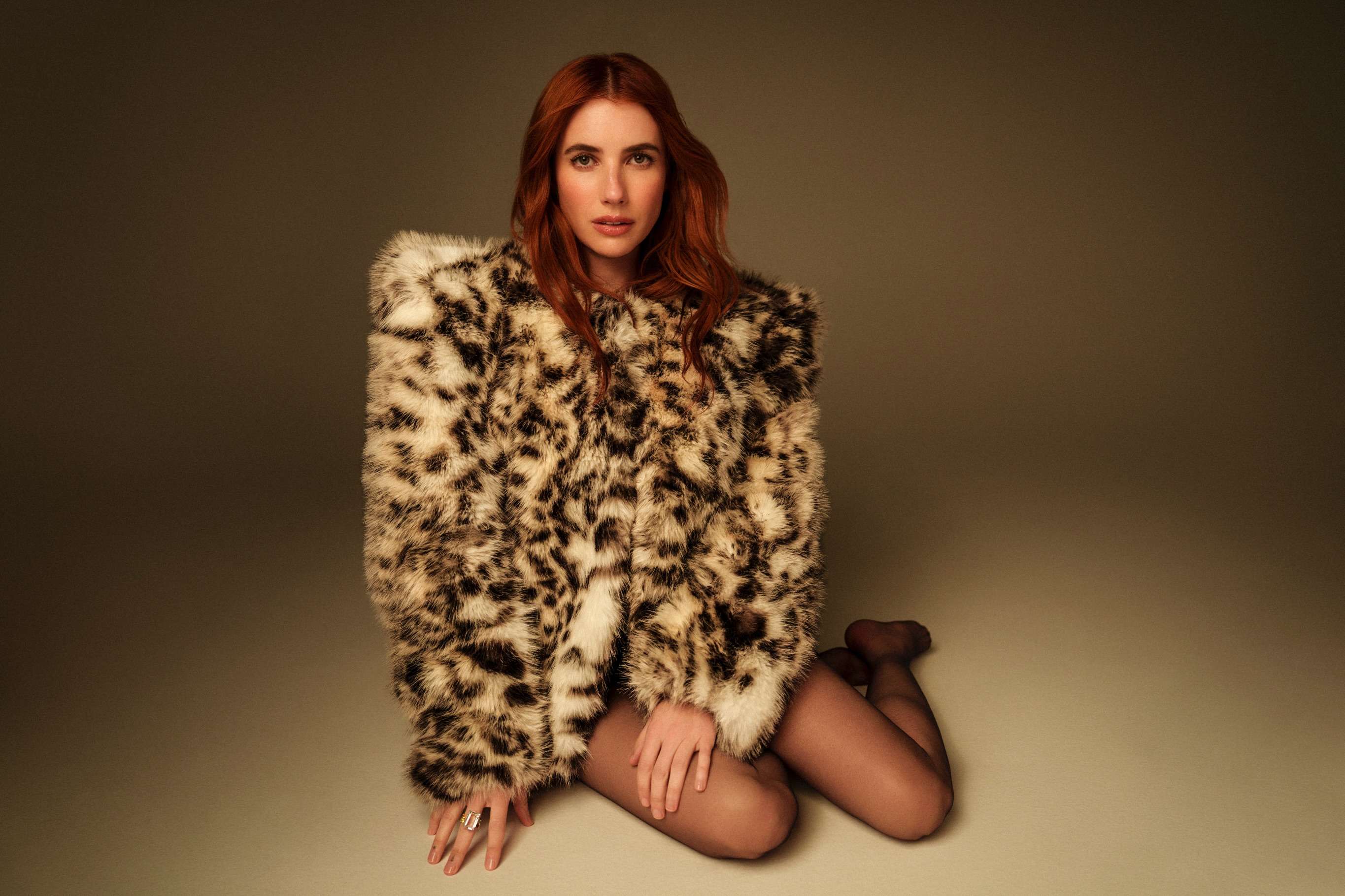 Emma Roberts hands