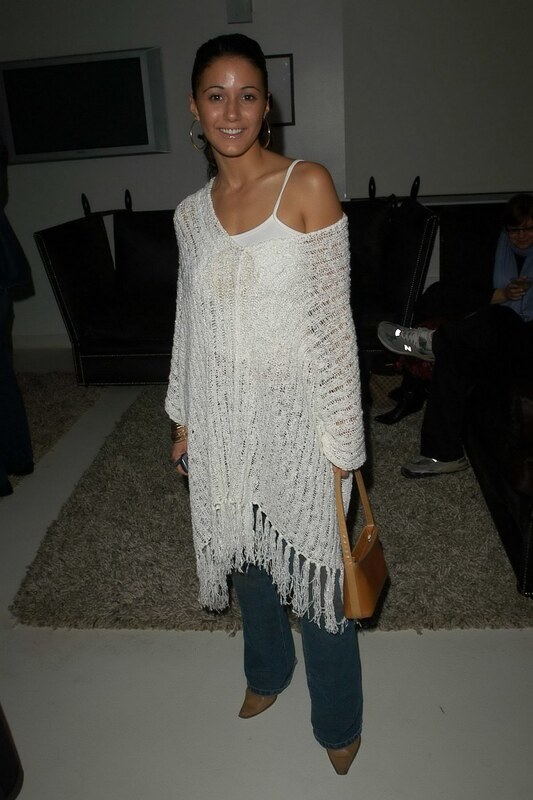 Emmanuelle Chriqui legs