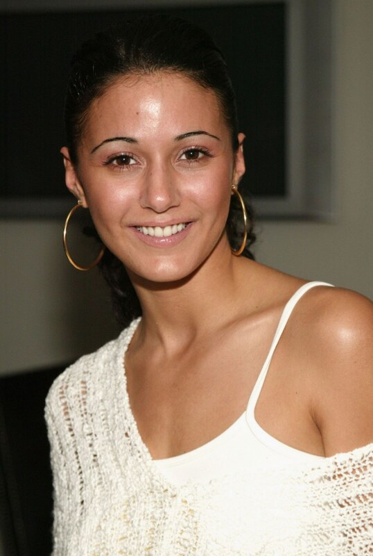 Emmanuelle Chriqui legs