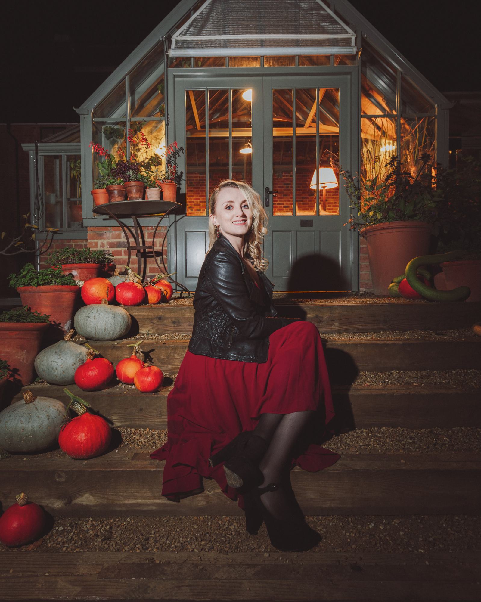 Evanna Lynch hands