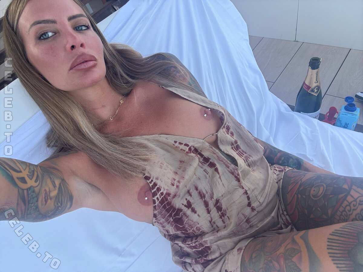 Evelynuncovered Nude OnlyFans (6 Photos)
