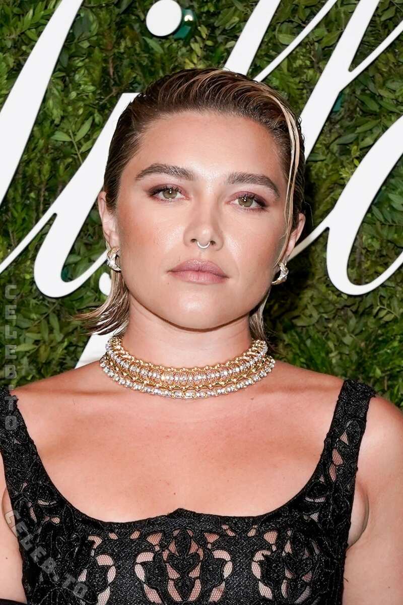 Florence Pugh Sexy (Video)