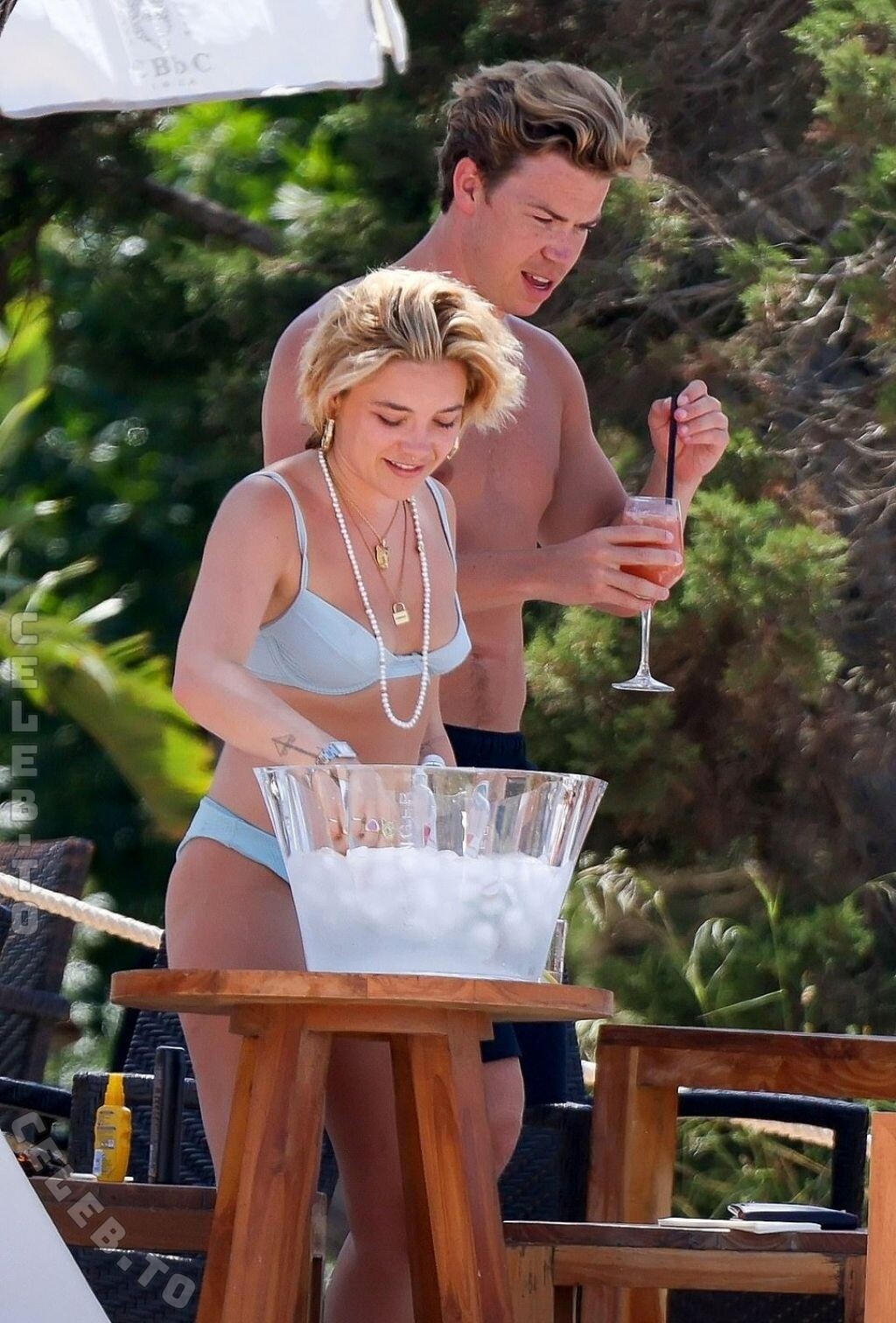 Florence Pugh Sexy (Video)