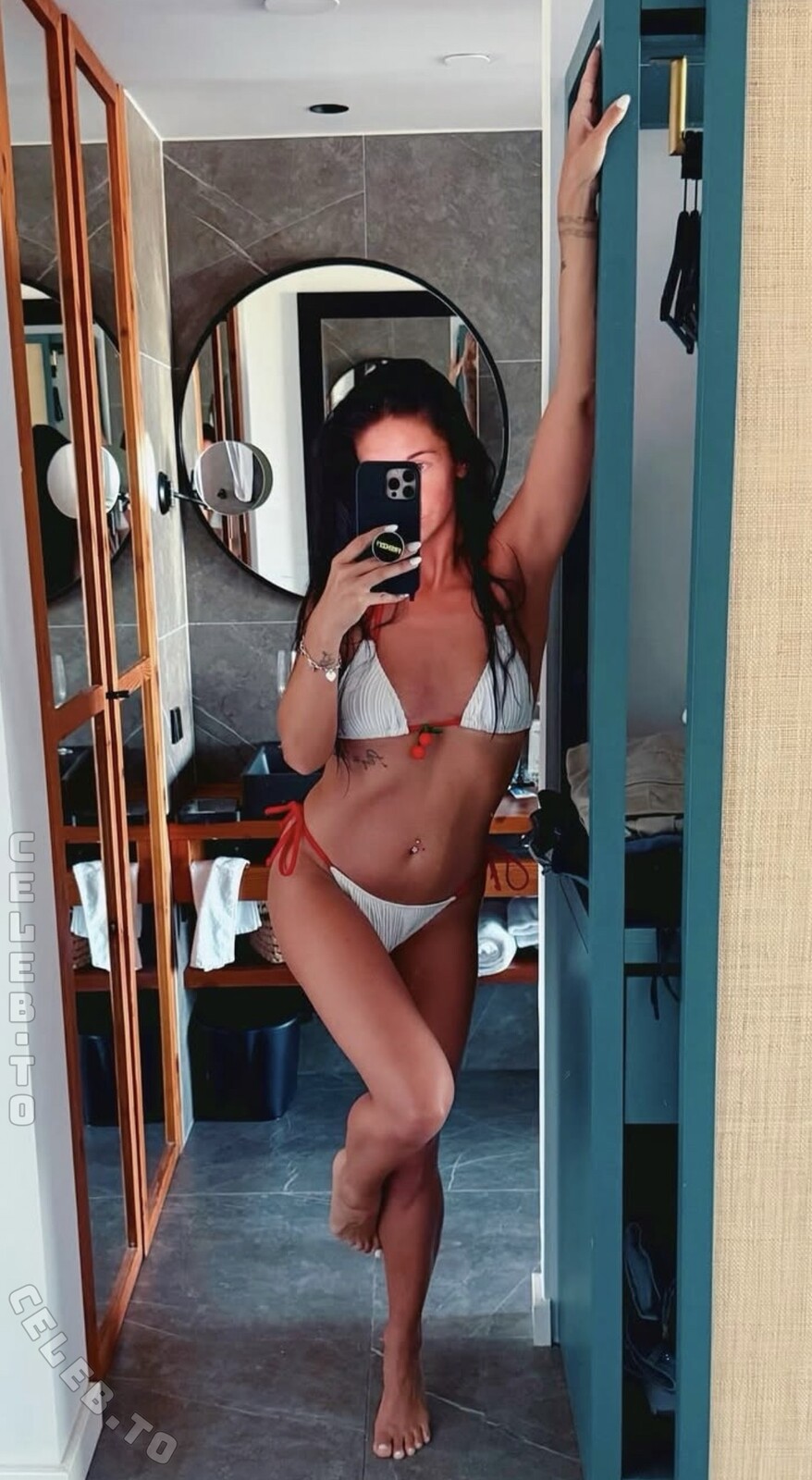 Frenzy Blitz Sexy & Topless OnlyFans (7 Photos)