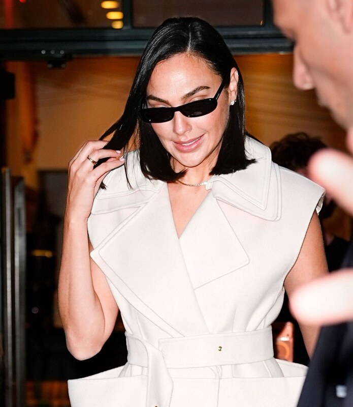 Gal Gadot hands