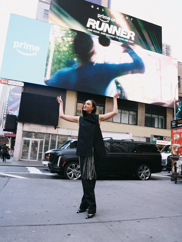 Gal Gadot hands