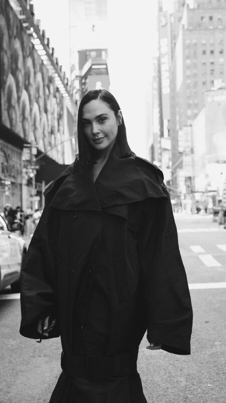 Gal Gadot hands