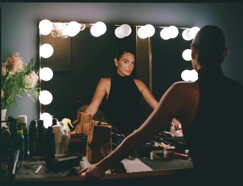 Gal Gadot hands