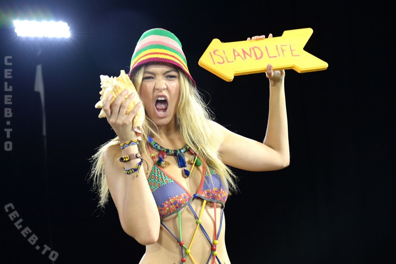 Gigi Hadid Nude Photos & Videos - Celeb Masta