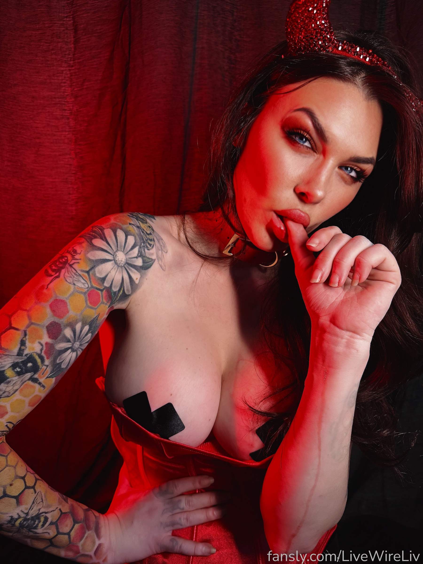 Girls Play Nude - Girls Nsfw Photos