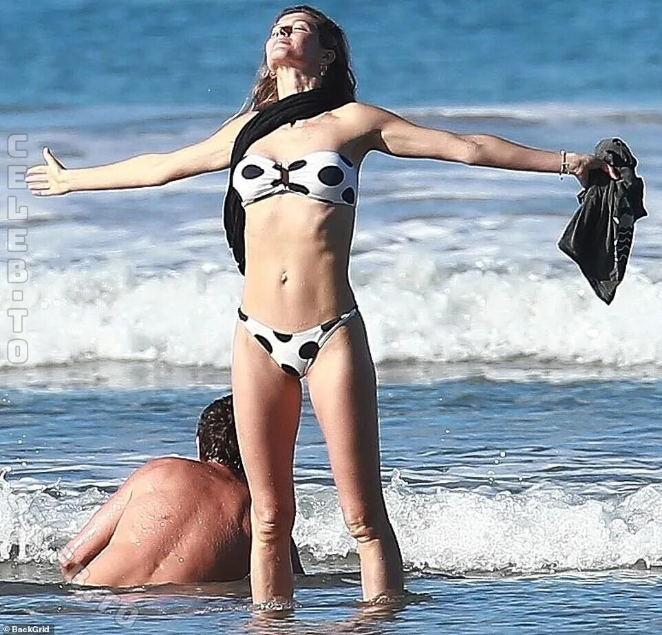 Gisele Bundchen legs