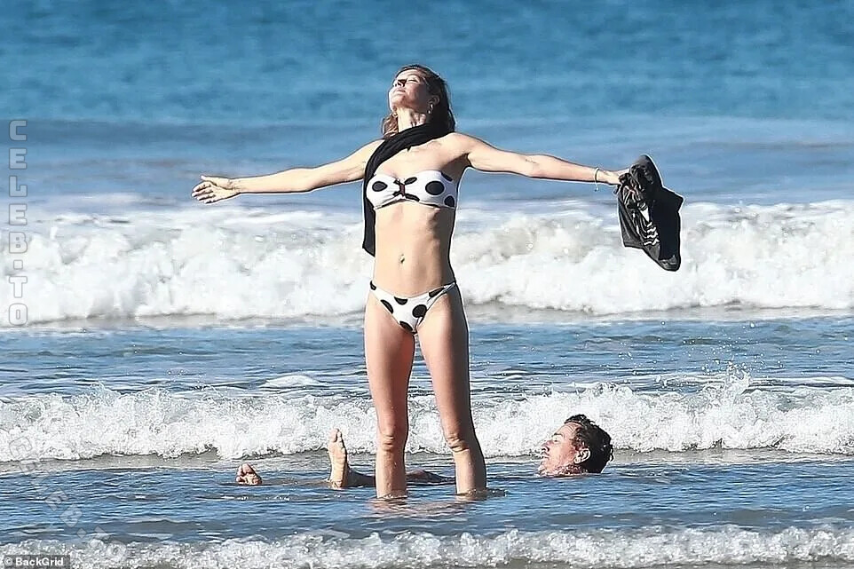 Gisele Bundchen legs