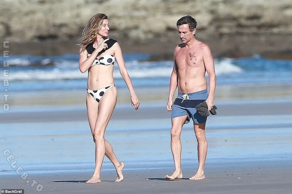Gisele Bundchen legs