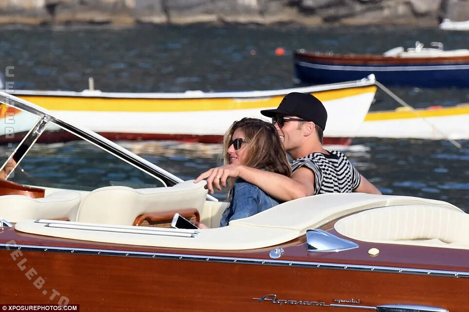 Gisele Bundchen butts