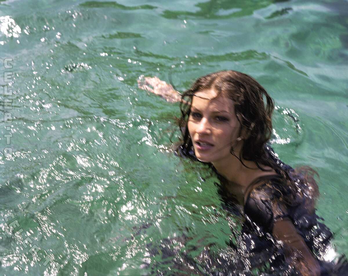 Gisele Bundchen hands
