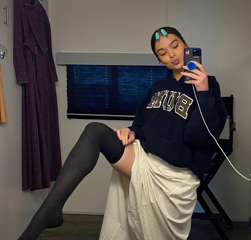 Hailee Steinfeld legs