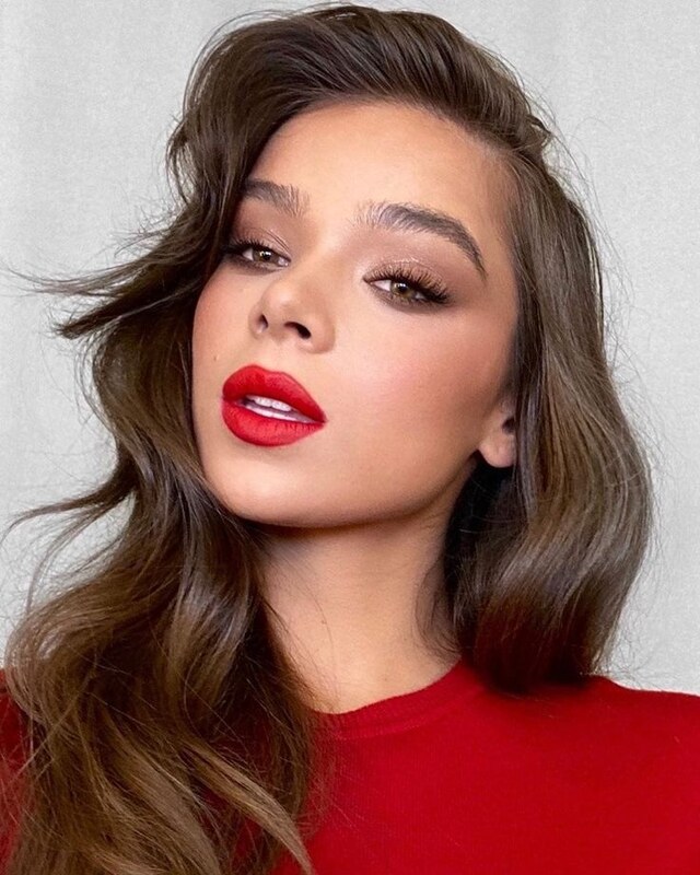 Hailee Steinfeld legs