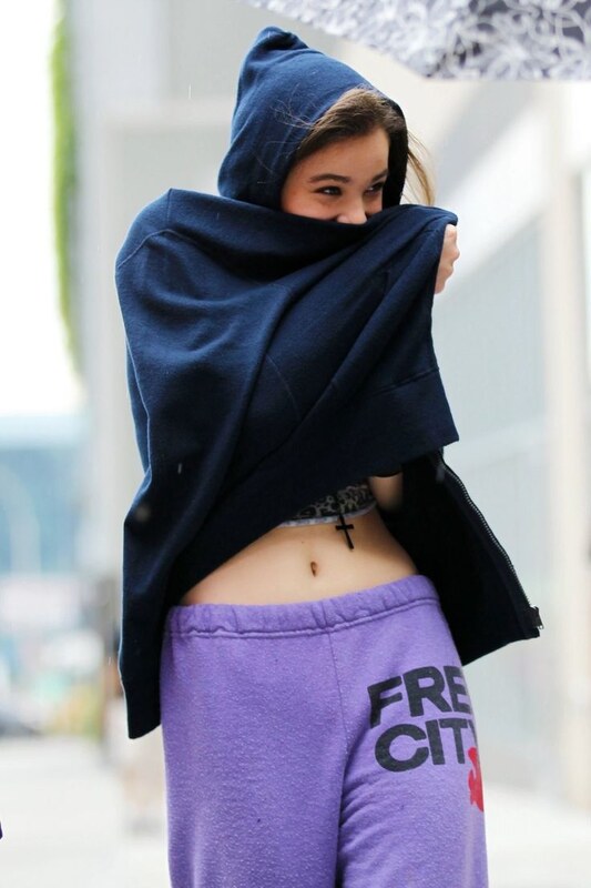 Hailee Steinfeld Nude Photos Set Released