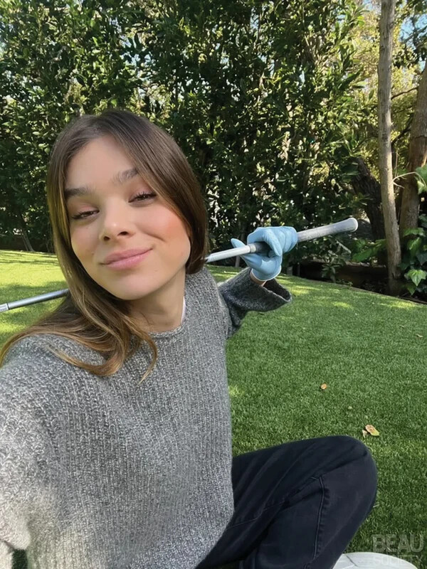 Hailee Steinfeld Nude Photos Set Released