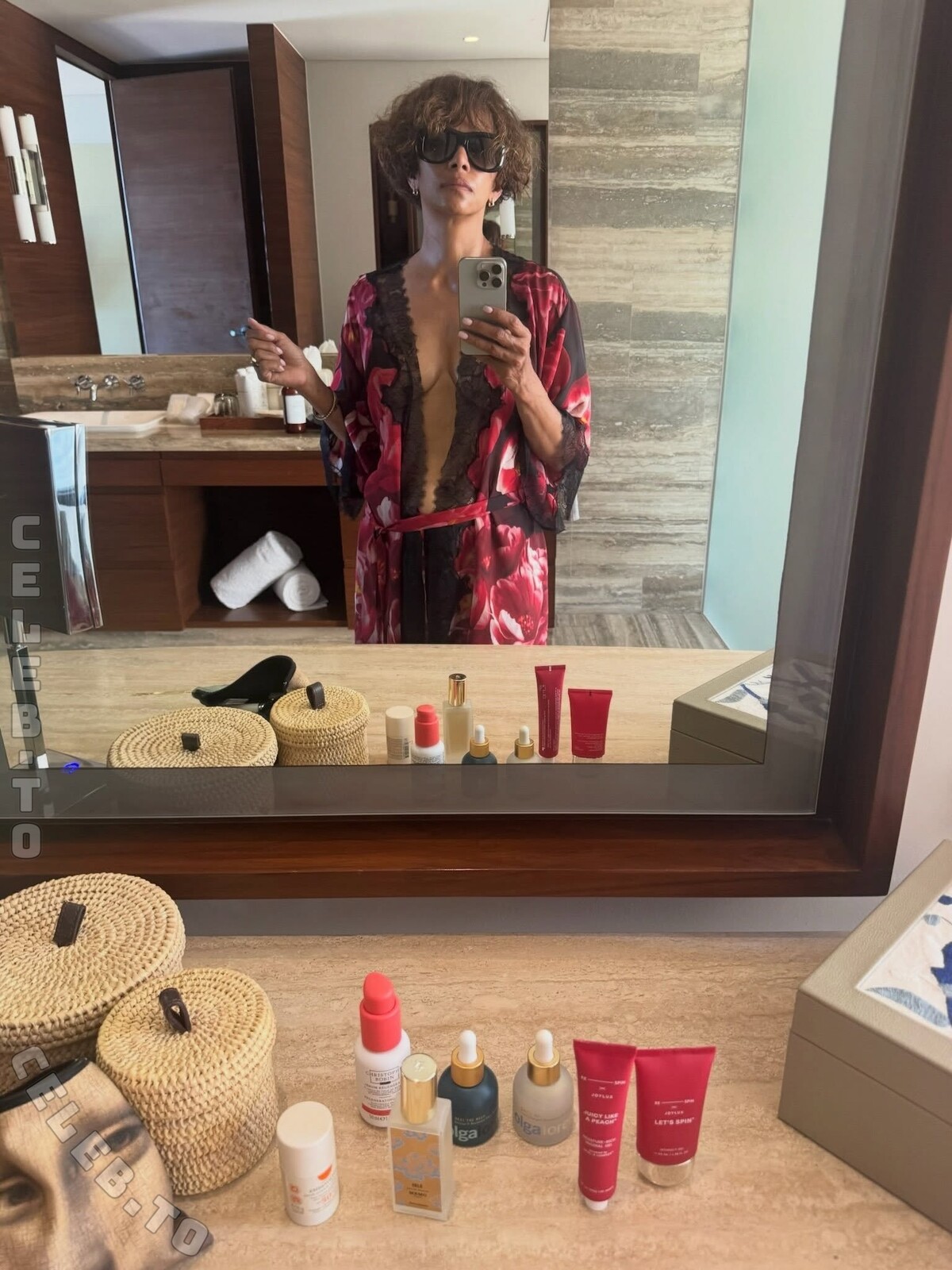 Halle Berry Topless (5 Photos)