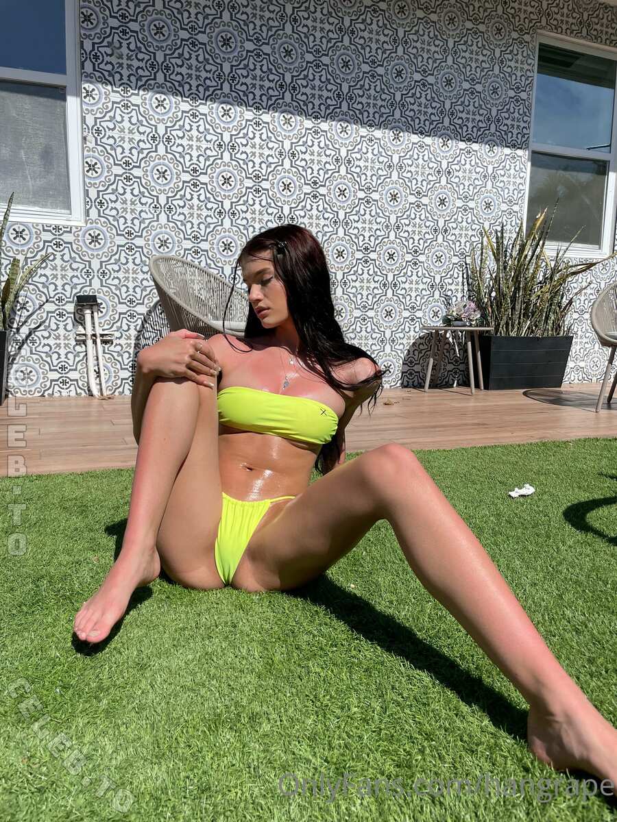 Hannah Grape Nude & Sexy OnlyFans (8 Photos)