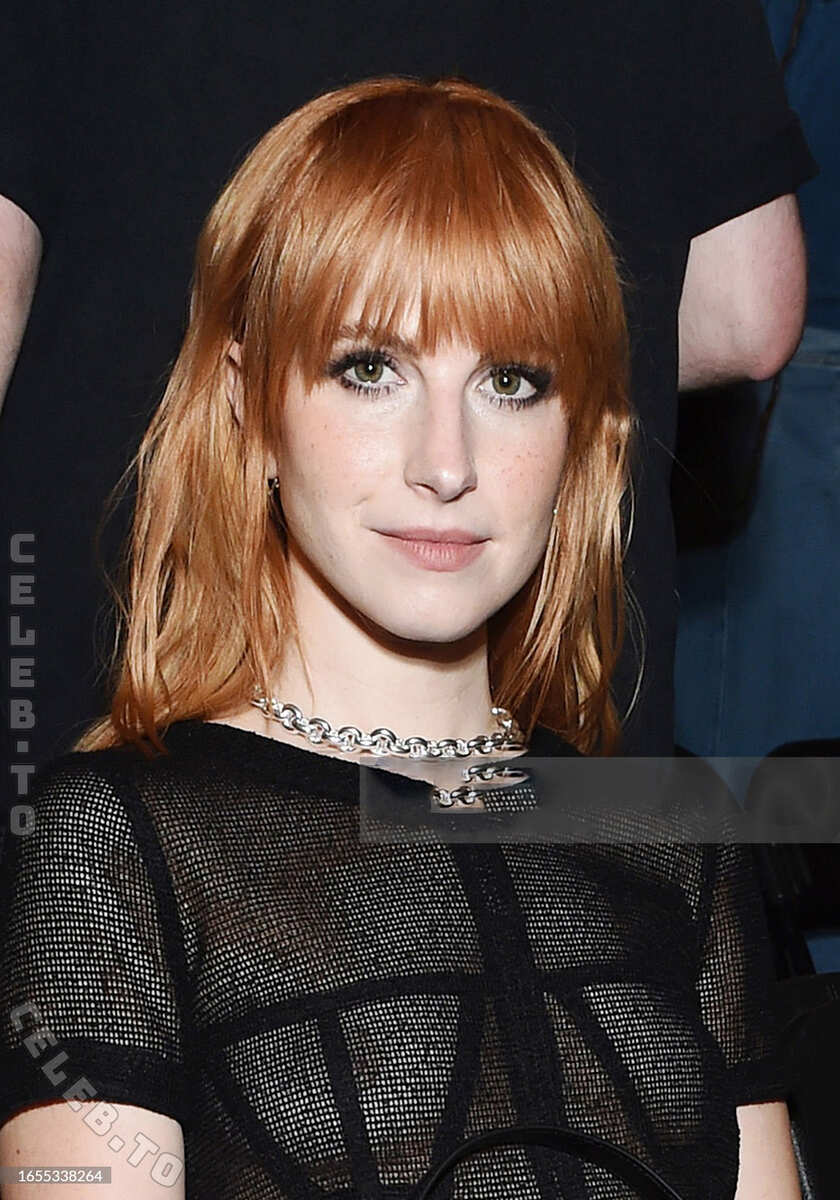 Hayley Williams legs