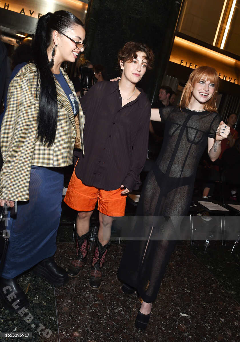 Hayley Williams legs