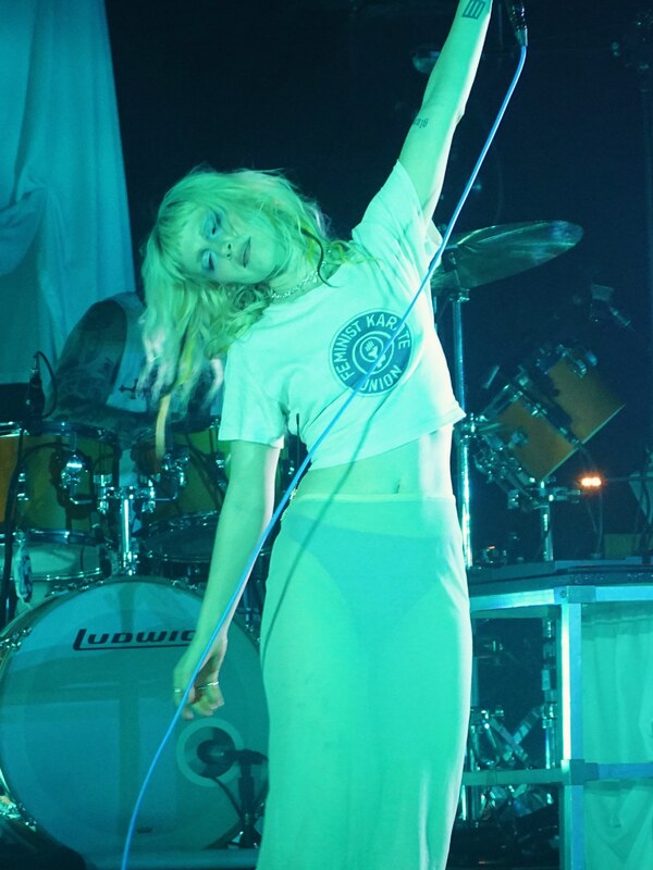 Hayley Williams hands