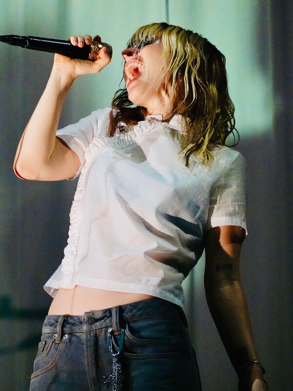 Hayley Williams hands