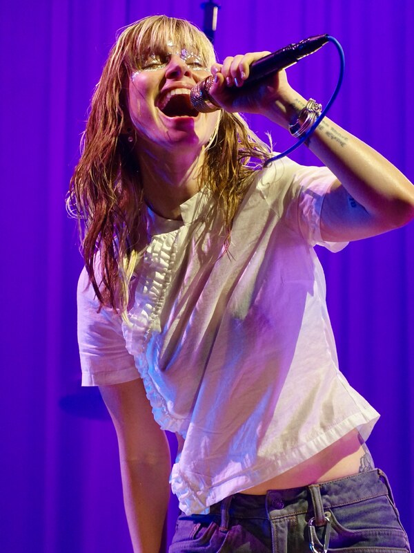 Hayley Williams hands
