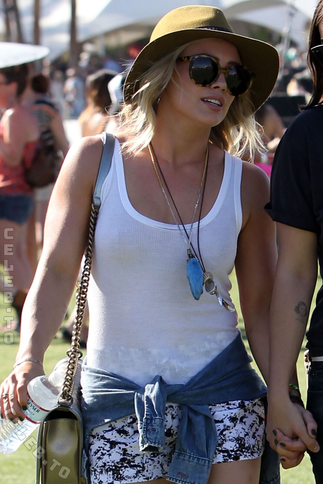 Hillary Duff legs