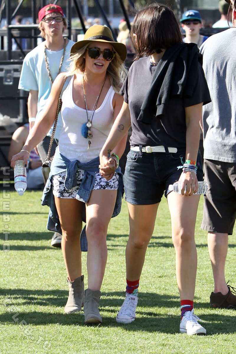 Hillary Duff legs