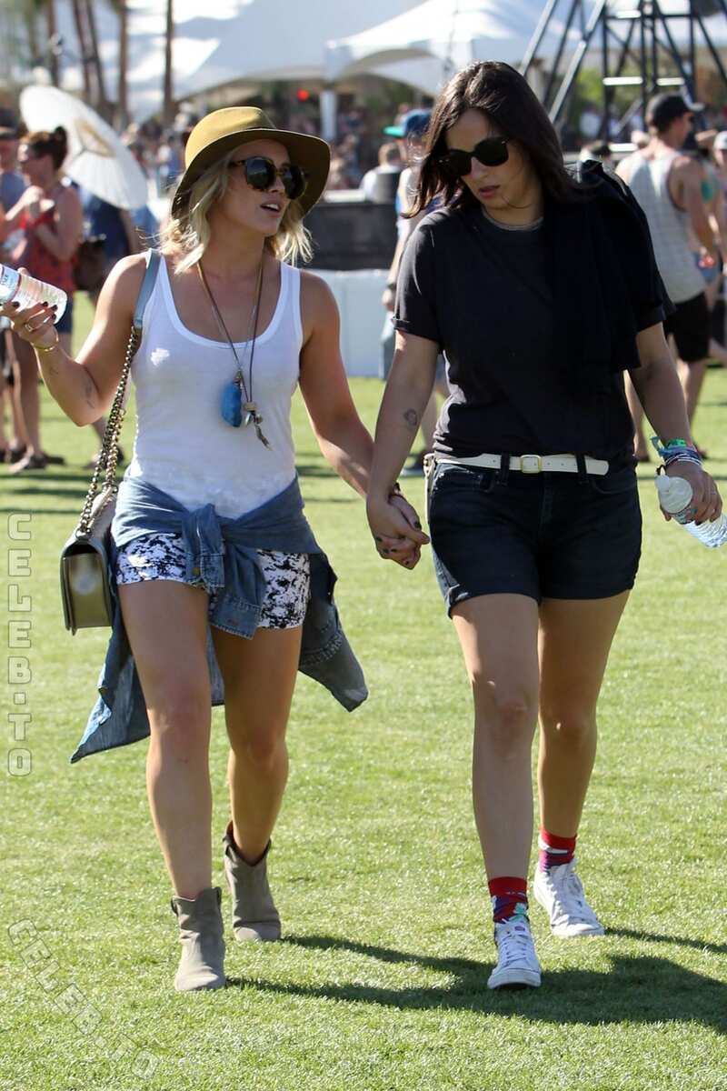 Hillary Duff legs