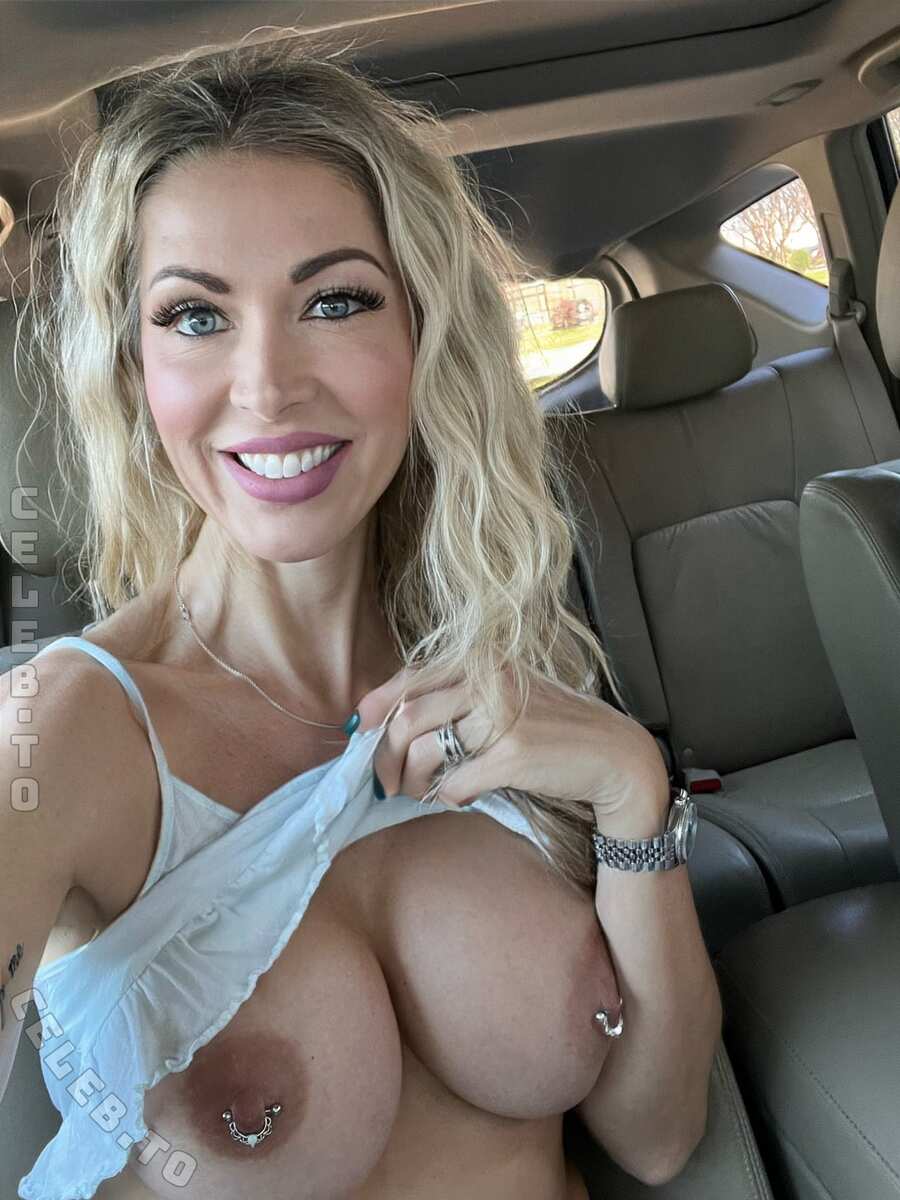 HOLLYHOTWIFE / Holly Hotwife Nude Leaks OnlyFans  - Leaked Models