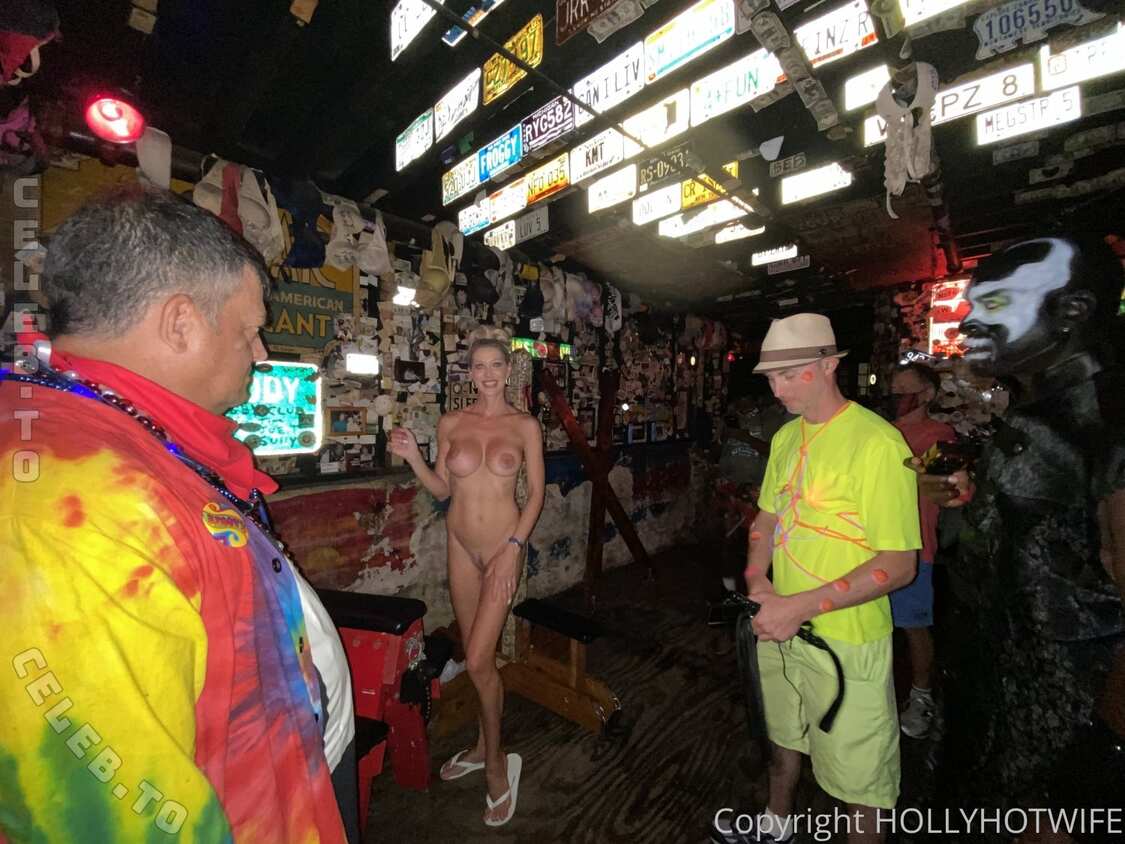 HOLLYHOTWIFE / Holly Hotwife Nude Leaks OnlyFans  - Leaked Models