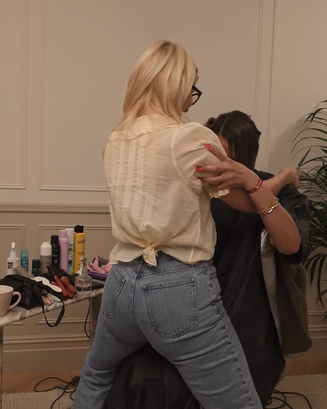 Holly Willoughby hands