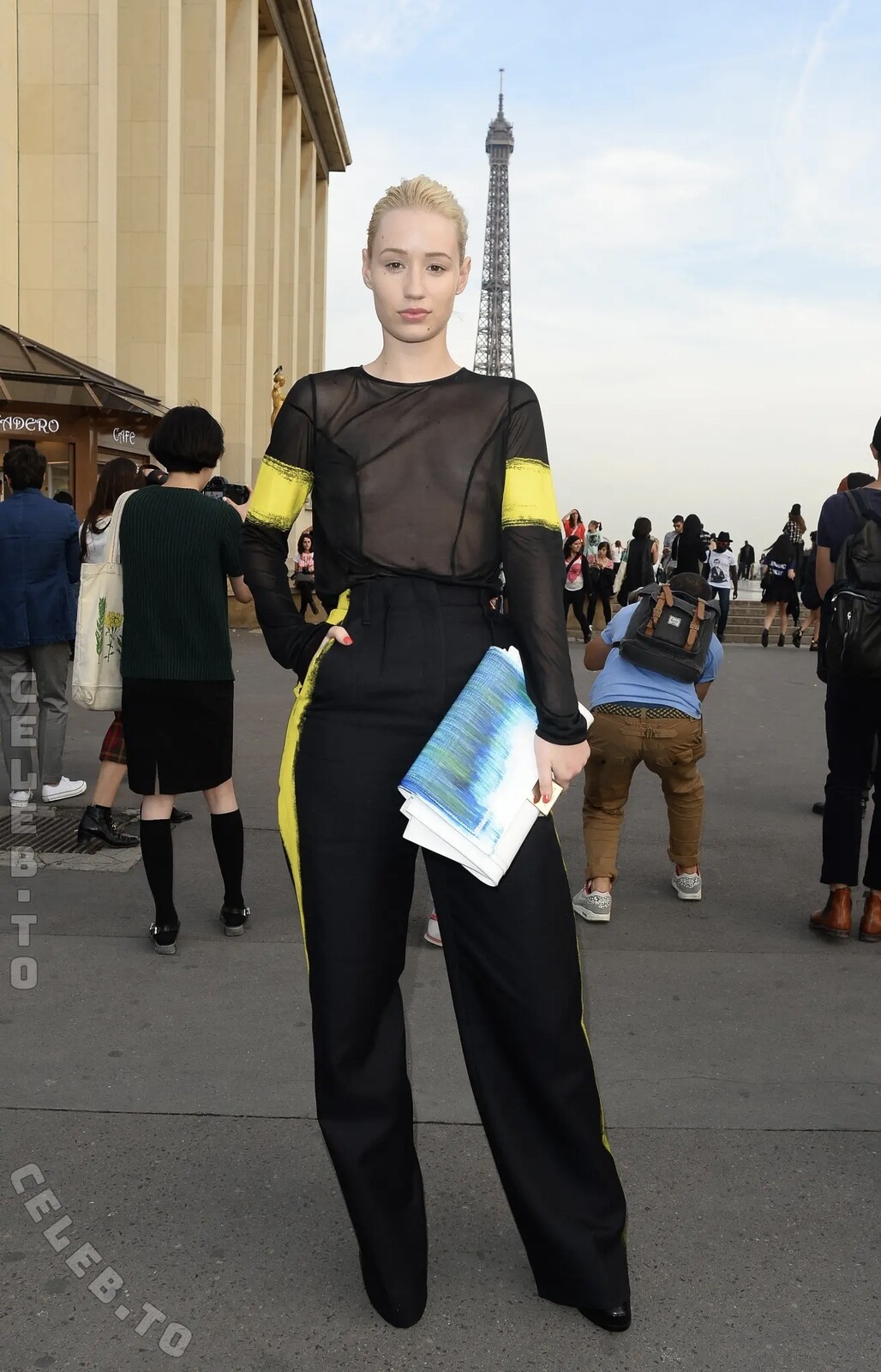 Iggy Azalea hands