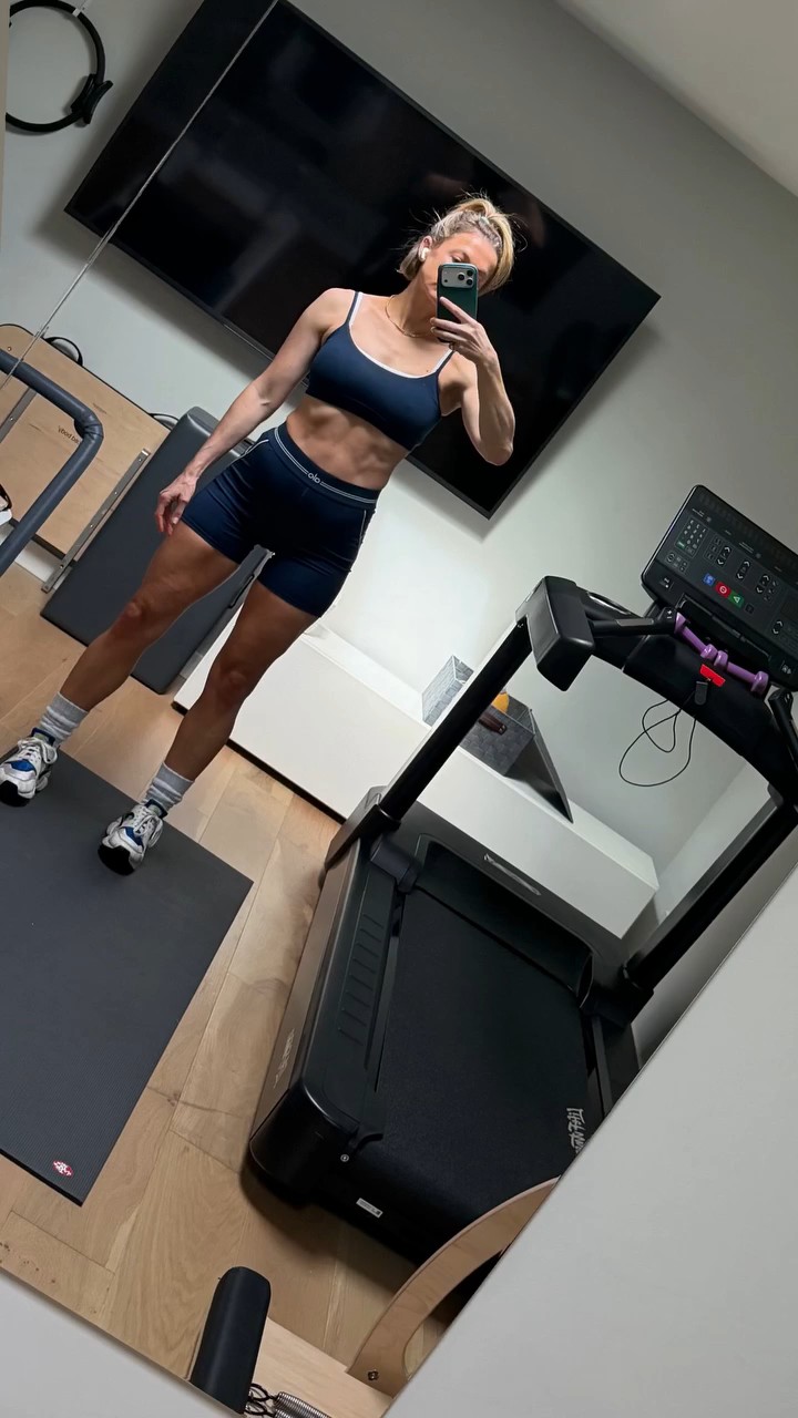 Iliza Shlesinger boobs