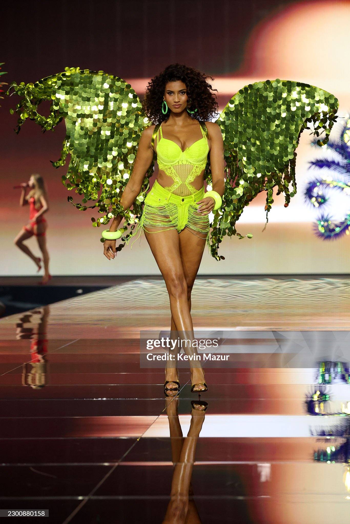 Imaan Hammam hands