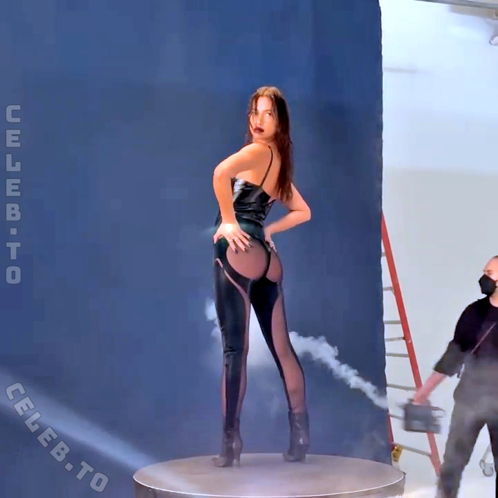 Irina Shayk hands